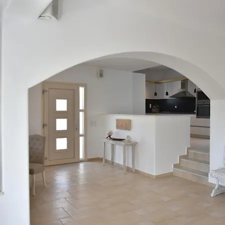 αggelos Paros *