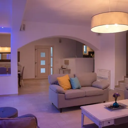 αggelos Paros *